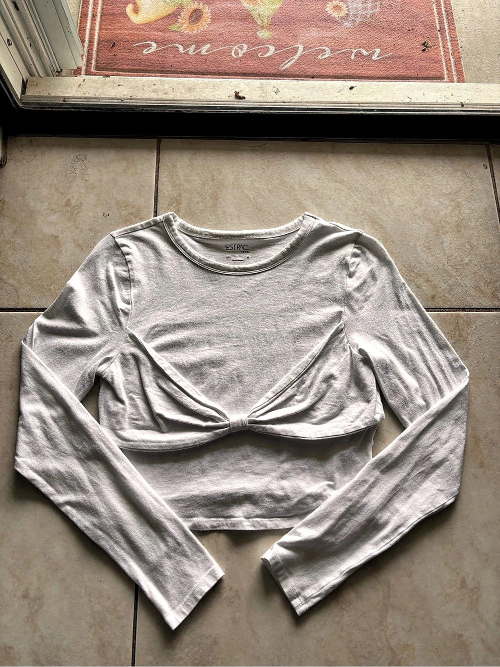 Long Sleeve bow Front Top in White Size Medium